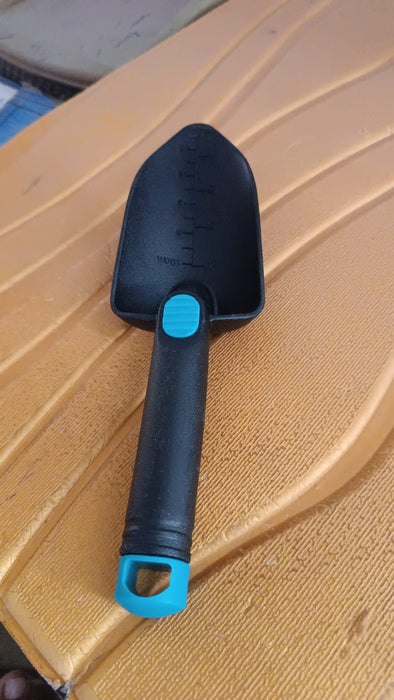 Plastic Heavy Duty Garden Hand Trowel with Measurement Marks (1 Pc / Mix Color) by Deal dekho