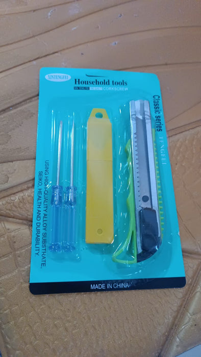 Heavy Duty Working Cutter Knife replacement blade, 2 Screwdriver Hand Tool (4 Pc Set) by Your Brand